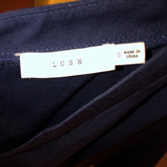 Lush small Navy women’s dress-cut out sleeves - Picture 4 of 6